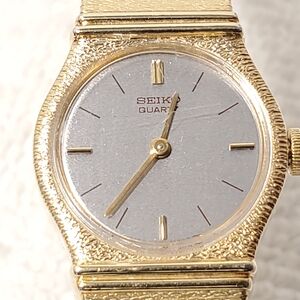 Vintage Seiko Women's Petite Gold Plated Quartz Watch Two Jewels Silver Dial